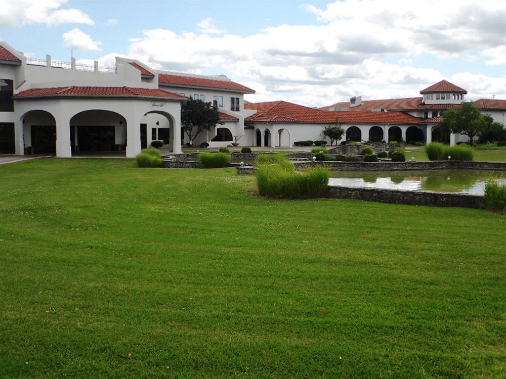 Regalia Hotel & Conference Center Village of Four Seasons エクステリア 写真